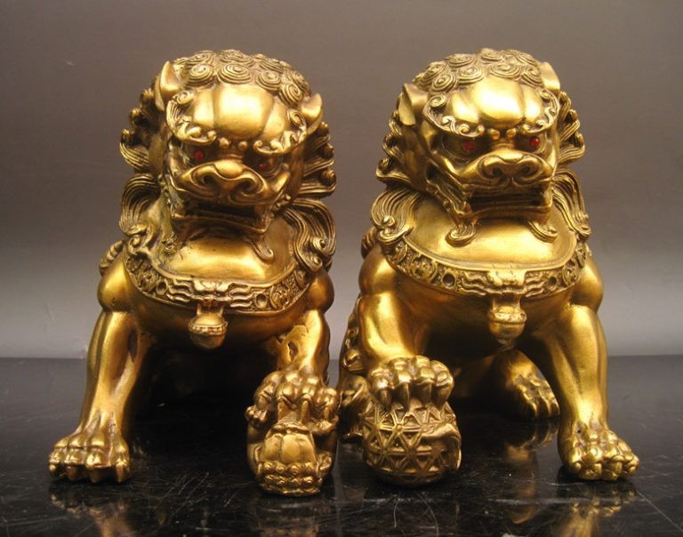 linh vật trên bàn thờ 